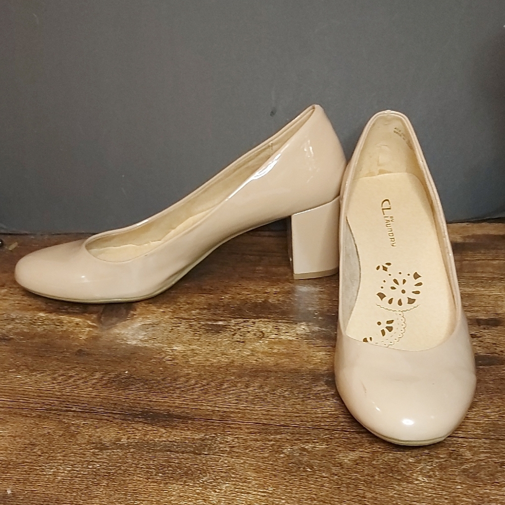 Elegant CL by Laundry Beige Block Heel Pumps Size 9.5